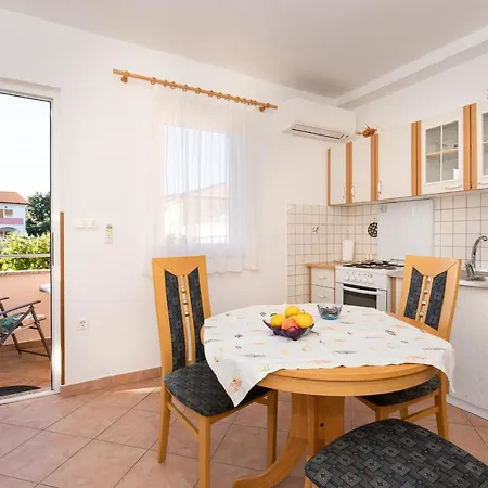 شقة 1-bedroom In Krk - Steps From The Beach! كرك