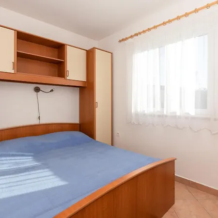 1-bedroom In Krk - Steps From The Beach! Appartement