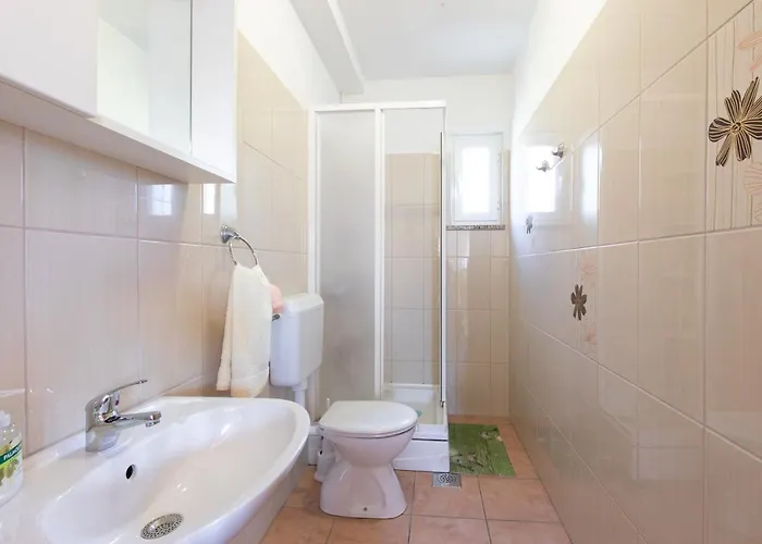 Appartement 1-bedroom In Krk - Steps From The Beach!