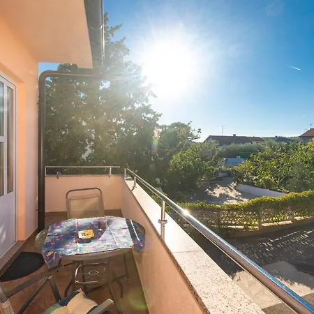 1-bedroom In Krk - Steps From The Beach! Appartamento